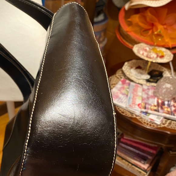 Kenneth Cole Sleek Black Shoulder Bag - Picture 12 of 12